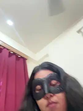 raavigirl online show from April 4, 2026, 10:46 am