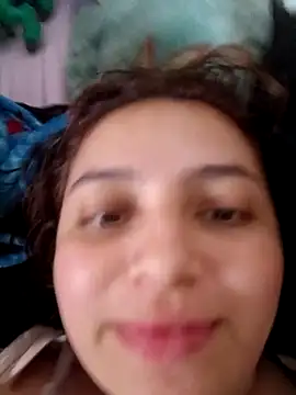 MajoArias online show from April 8, 2026, 3:17 am