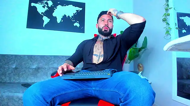 Snapshot of Alessrose chatting on February 17, 2026, 7:42 pm Alessrose online show from February 17, 2026, 7:42 pm