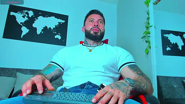 Alessrose online show from April 14, 2026, 7:53 pm