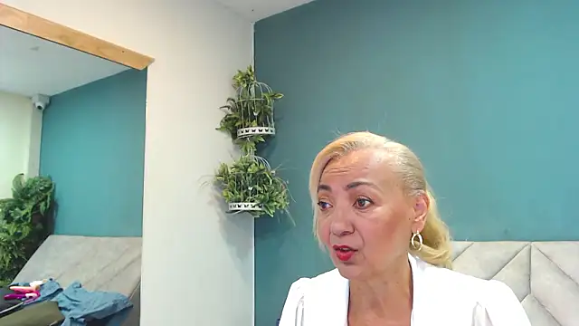 AmelieLux online show from March 5, 2026, 6:37 pm