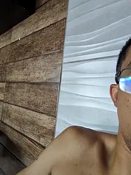 Snapshot of MOREN044 chatting on March 17, 2026, 3:37 pm MOREN044 online show from March 17, 2026, 3:37 pm