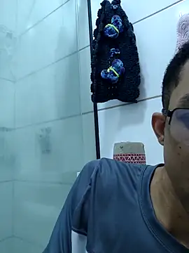 Snapshot of MOREN044 chatting on March 22, 2026, 10:57 pm MOREN044 online show from March 22, 2026, 10:57 pm