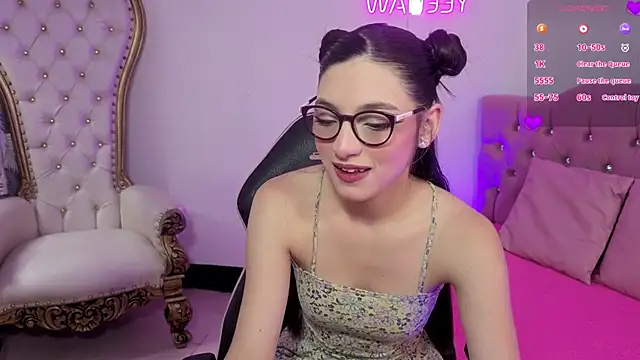 MAHYRA TAY online show from April 8, 2026, 7:25 pm