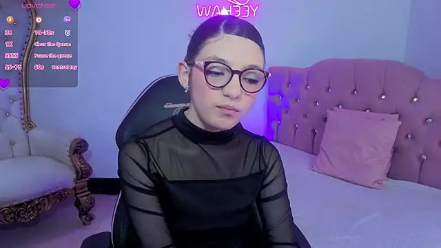 MAHYRA TAY online show from April 11, 2026, 7:18 pm