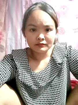 Luminana online show from April 10, 2026, 4:28 am