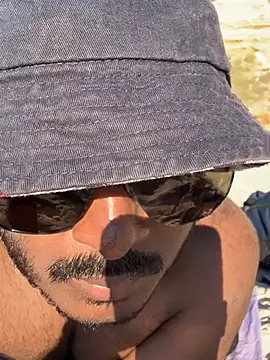 Snapshot of Reez77 chatting on March 22, 2026, 7:45 am Reez77 online show from March 22, 2026, 7:45 am