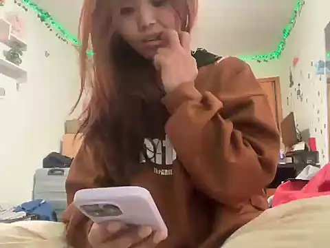 HotCoupliee online show from March 18, 2026, 2:04 am