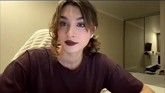 ElliKrovel online show from February 15, 2026, 2:03 pm