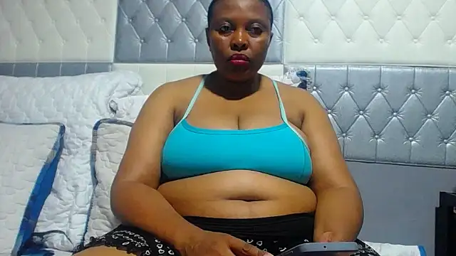 Snapshot of SEXYBUSTYEBONYXX chatting on April 19, 2026, 5:01 pm SEXYBUSTYEBONYXX online show from April 19, 2026, 5:01 pm