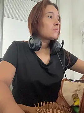 Emily Harpeer online show from April 8, 2026, 11:32 am