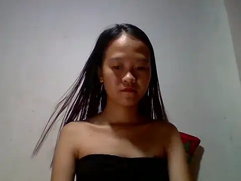 Yourlilpinayy online show from April 22, 2026, 12:24 am