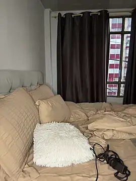 Snapshot of RachelWeisz_ chatting on February 15, 2026, 11:08 am RachelWeisz online show from February 15, 2026, 11:08 am