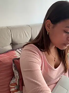 RachelWeisz  online show from April 12, 2026, 7:08 pm