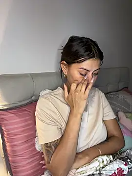 RachelWeisz  online show from April 13, 2026, 10:10 am