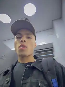 Snapshot of Eros_lee chatting on March 1, 2026, 10:45 pm Eros lee online show from March 1, 2026, 10:45 pm