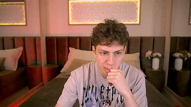 Snapshot of StefanBev chatting on February 19, 2026, 7:32 pm StefanBev online show from February 19, 2026, 7:32 pm