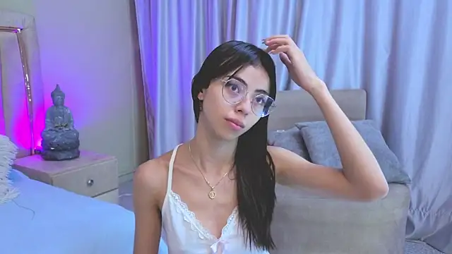 Snapshot of Mia_Naive chatting on May 18, 2026, 12:22 pm Mia Naive online show from May 18, 2026, 12:22 pm
