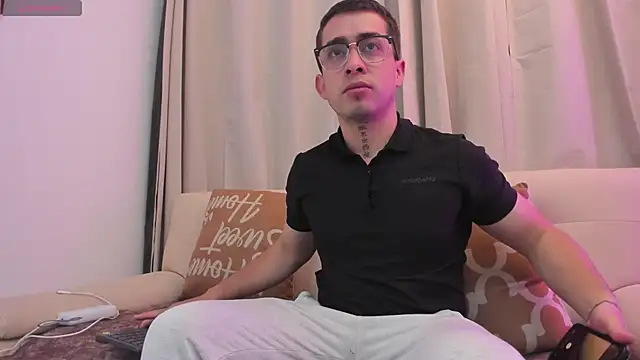 Snapshot of Tommas_Jhonson chatting on February 18, 2026, 3:35 am Tommas Jhonson online show from February 18, 2026, 3:35 am