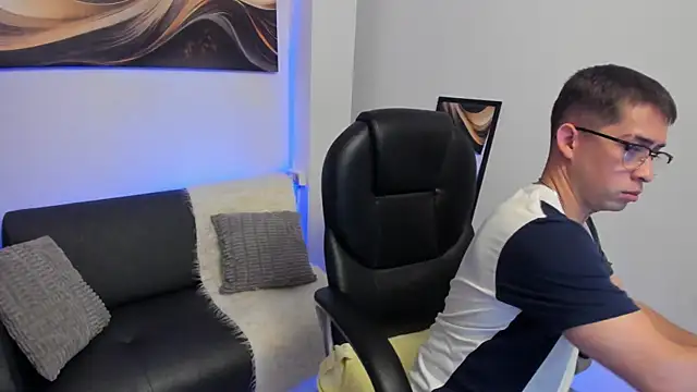 Snapshot of Tommas_Jhonson chatting on February 25, 2026, 4:00 am Tommas Jhonson online show from February 25, 2026, 4:00 am