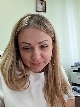 Snapshot of Luna-Secret chatting on February 20, 2026, 2:17 pm Luna-Secret online show from February 20, 2026, 2:17 pm
