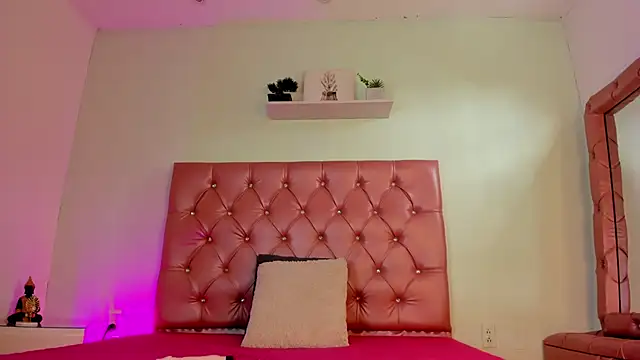 Snapshot of shantall_cruzz chatting on February 6, 2026, 8:23 pm shantall cruzz online show from February 6, 2026, 8:23 pm