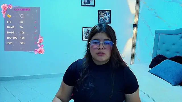 Snapshot of Nina_rouge77 chatting on February 13, 2026, 7:32 pm Nina rouge77 online show from February 13, 2026, 7:32 pm