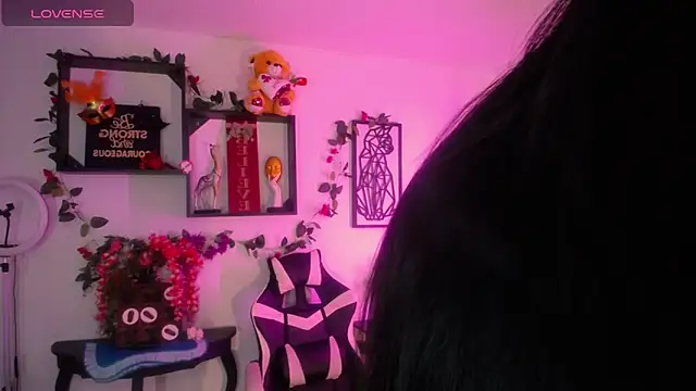 Snapshot of QueenRose94 chatting on February 9, 2026, 1:48 pm QueenRose94 online show from February 9, 2026, 1:48 pm