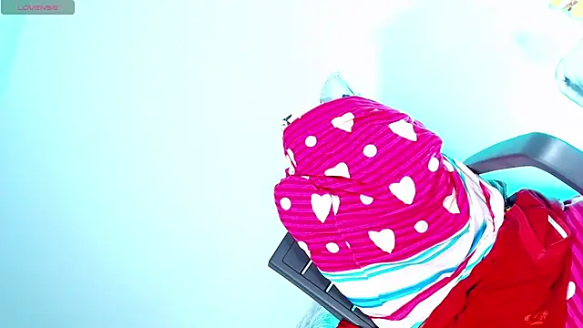 susej bigblackcock online show from April 12, 2026, 5:45 am