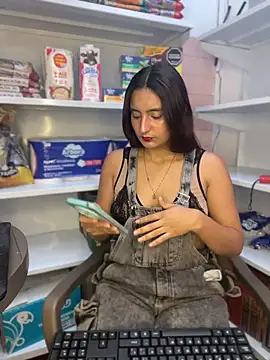 -BabyLuna online show from April 6, 2026, 12:06 pm