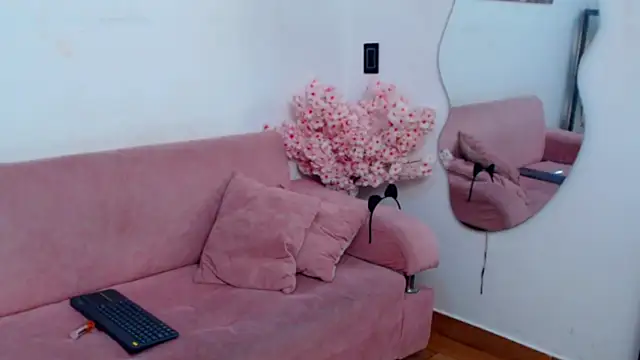 Snapshot of Kitty_f00x chatting on April 30, 2026, 8:57 pm Kitty f00x online show from April 30, 2026, 8:57 pm