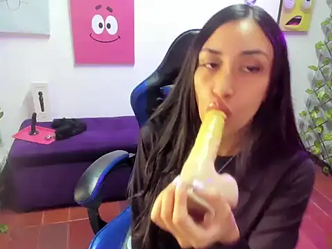 TiffanyDream8 online show from March 3, 2026, 9:42 pm