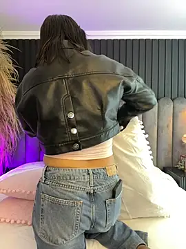 Nanda vixen  online show from May 23, 2026, 6:56 pm