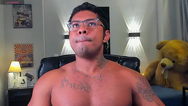 Snapshot of LEOHRDZ chatting on February 16, 2026, 10:28 pm LEOHRDZ online show from February 16, 2026, 10:28 pm