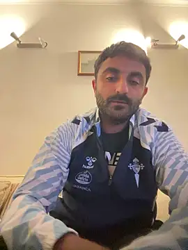 elia2711 online show from April 9, 2026, 1:05 am