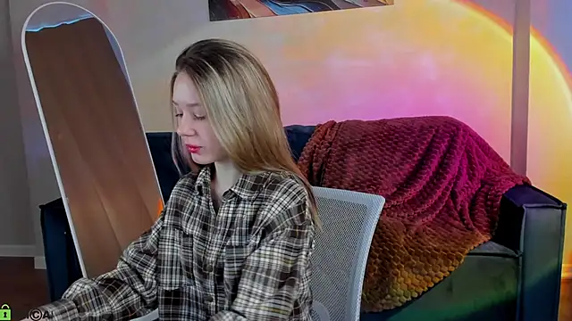 Mini Allice online show from February 9, 2026, 1:53 am