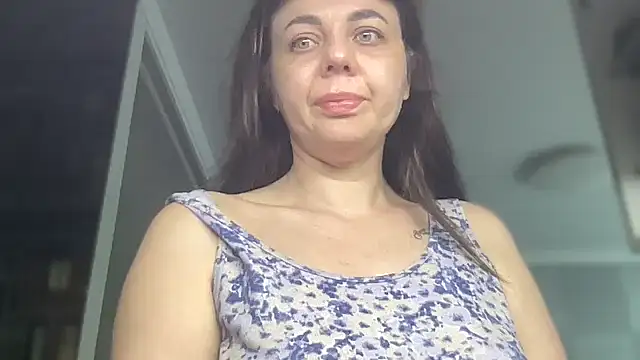 Snapshot of Darsy_Rox chatting on May 19, 2026, 3:24 am Darsy Rox online show from May 19, 2026, 3:24 am