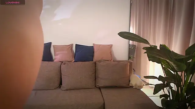 Alika L V online show from April 13, 2026, 3:50 pm