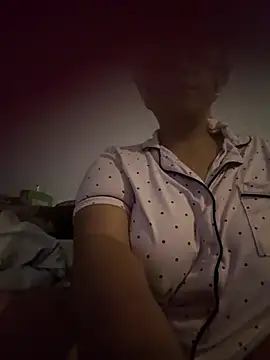 YummiCarmelPuss online show from August 3, 2026, 5:28 am