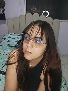 Snapshot of its_lauu_ chatting on February 23, 2026, 3:48 am its lauu online show from February 23, 2026, 3:48 am