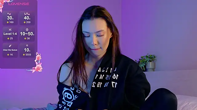 gwenonl1ne online show from March 5, 2026, 2:13 pm