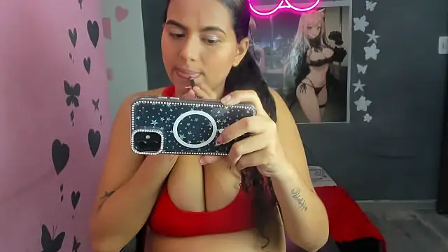 Luna white1 online show from February 25, 2026, 8:07 pm