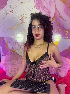 Snapshot of Woo_isDaphne chatting on April 5, 2026, 11:24 pm Woo isDaphne online show from April 5, 2026, 11:24 pm