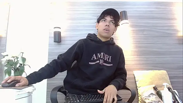 DaviidBuckx  online show from May 8, 2026, 2:39 am