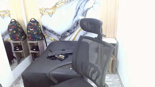 DaviidBuckx  online show from May 25, 2026, 3:45 am