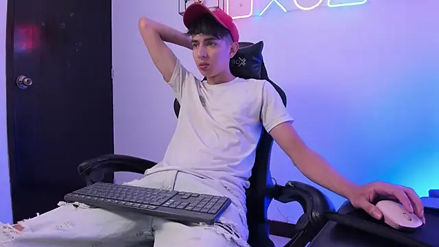 light eyes  online show from April 28, 2026, 7:08 pm