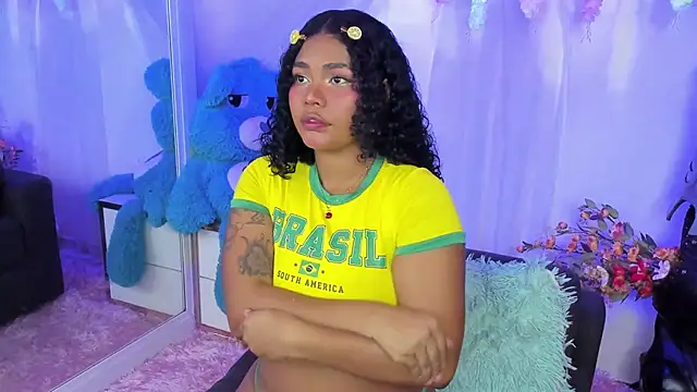 Angel Belll online show from April 7, 2026, 1:06 am