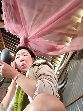 Yiyoongg online show from February 27, 2026, 1:16 am