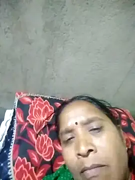 Snapshot of Loomaraj chatting on February 22, 2026, 4:05 pm Loomaraj online show from February 22, 2026, 4:05 pm