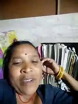 Snapshot of Loomaraj chatting on April 28, 2026, 3:50 pm Loomaraj online show from April 28, 2026, 3:50 pm